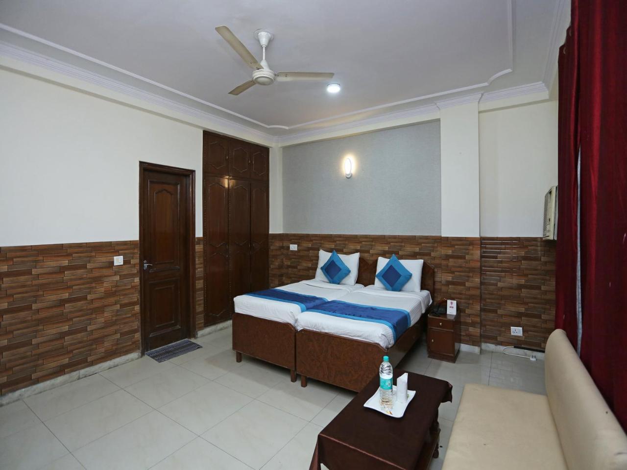 Oyo 472 Hotel Sareen Nueva Delhi Exterior foto