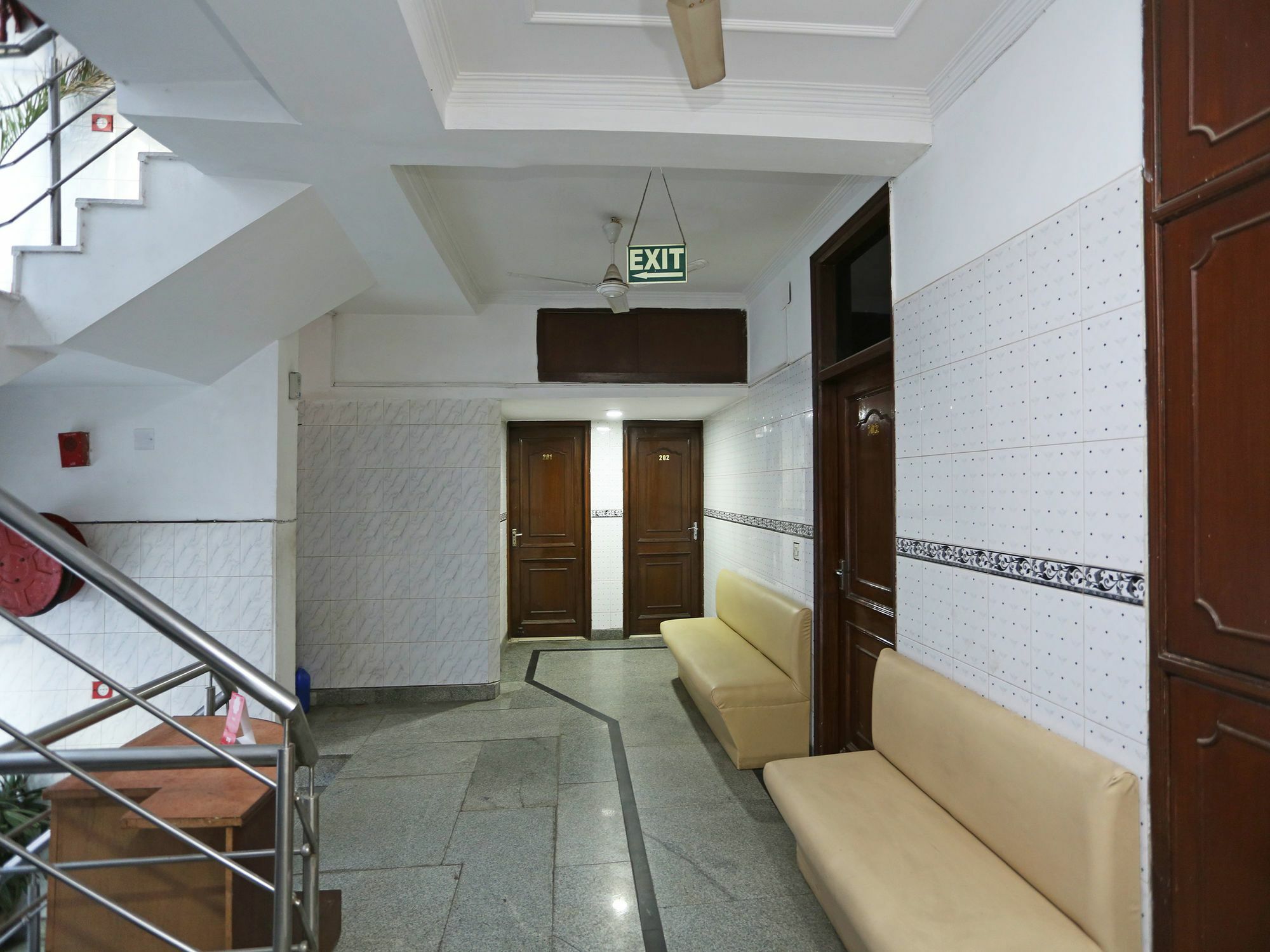 Oyo 472 Hotel Sareen Nueva Delhi Exterior foto