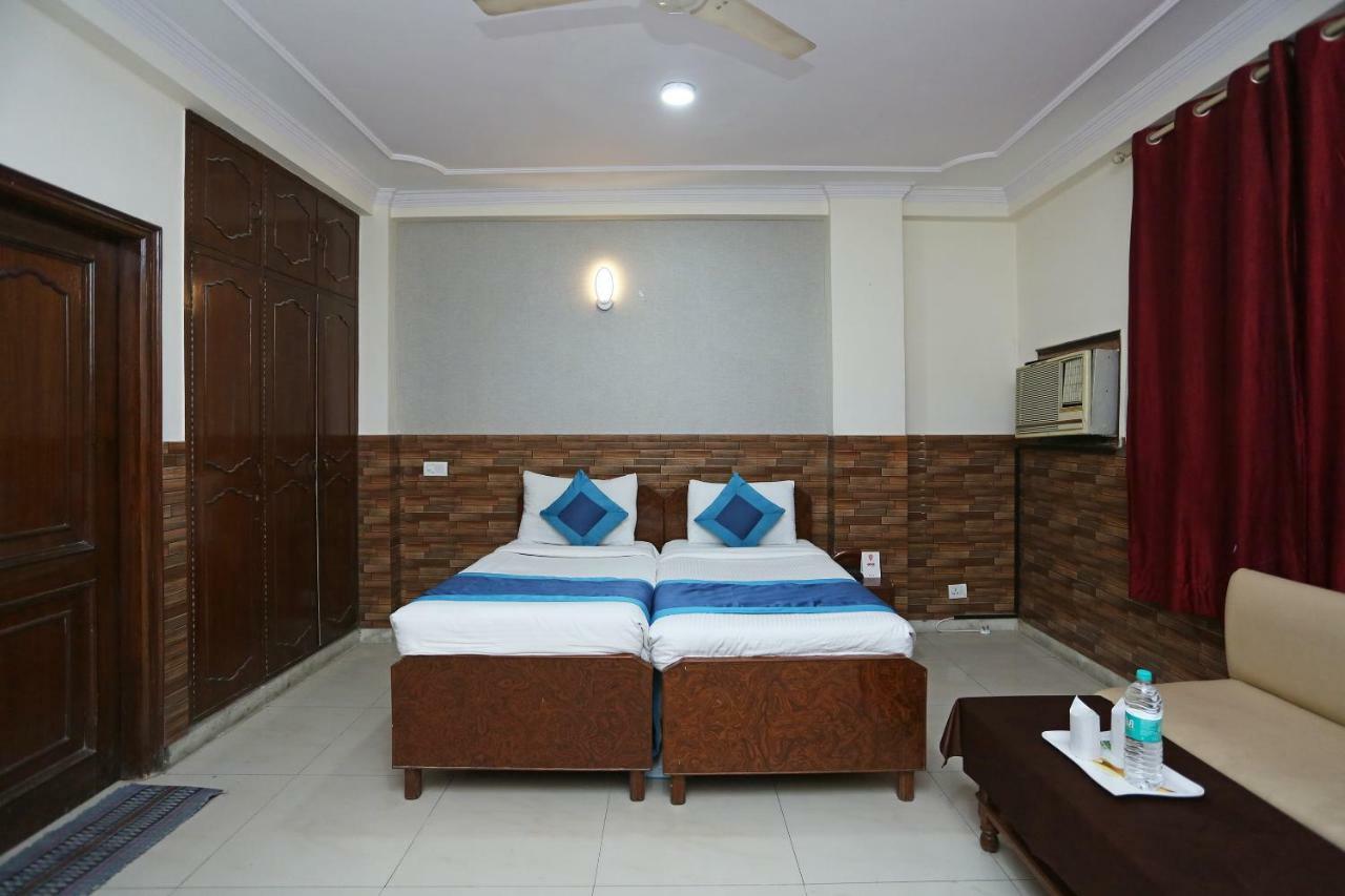 Oyo 472 Hotel Sareen Nueva Delhi Exterior foto
